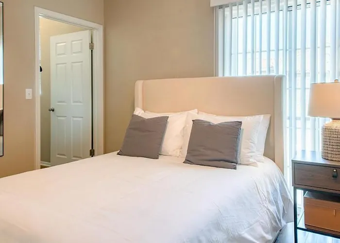 Apartment Landing Modern With Amazing Amenities Chandler