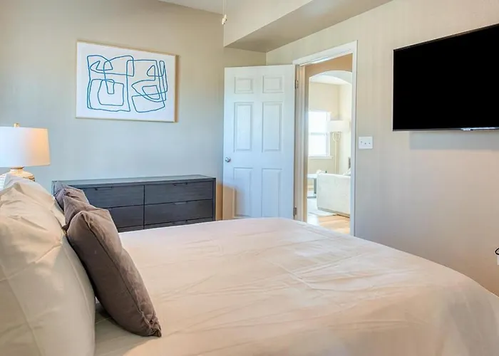 Landing Modern With Amazing Amenities * Chandler
