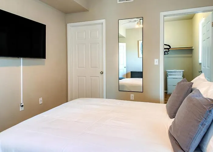 Landing Modern With Amazing Amenities Apartment Chandler